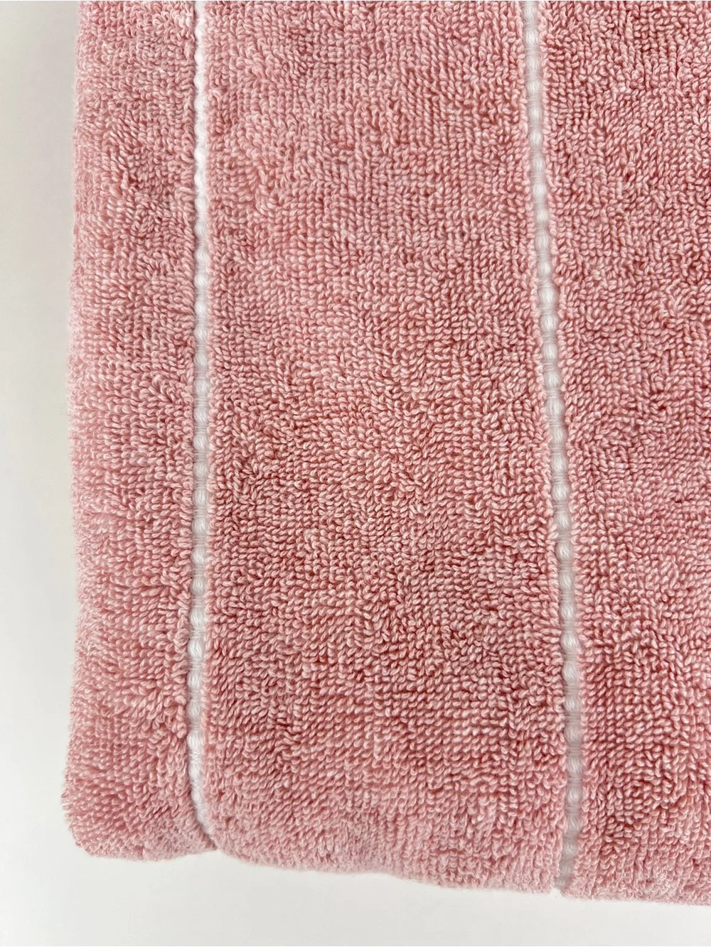 DKNY Bath Towels Eco Melange Light Pink White Soft 100% Cotton 2 Pc Set NEW